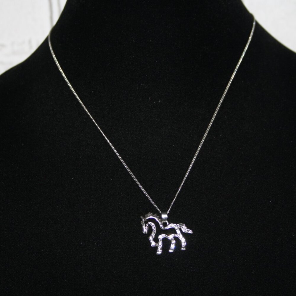 Beautiful silver unicorn necklace 18"